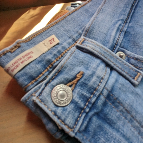 Levi's light denim cuffed shorts - Picture 4 of 4